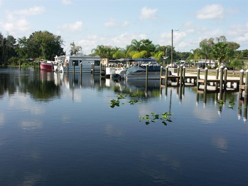 Big River Marina & Lodge Astor Bagian luar foto