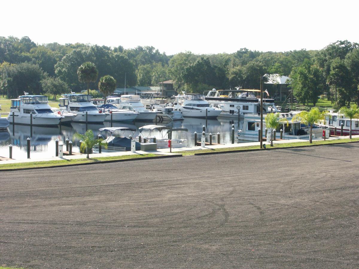 Big River Marina & Lodge Astor Bagian luar foto