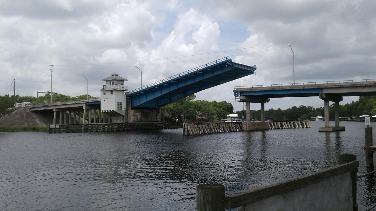 Big River Marina & Lodge Astor Bagian luar foto