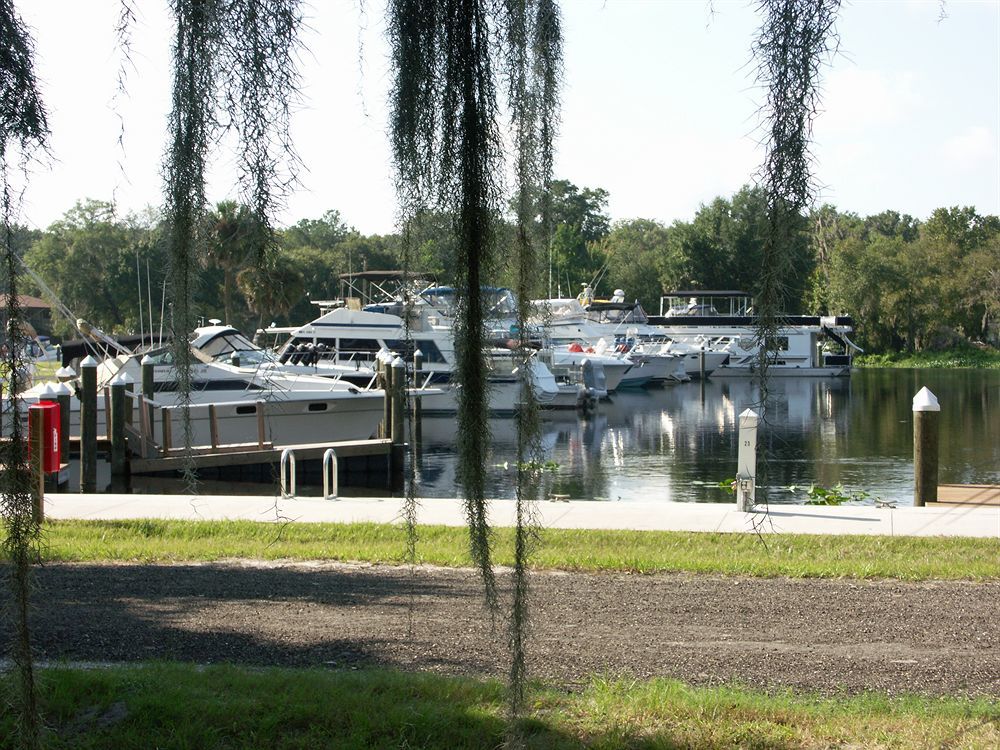 Big River Marina & Lodge Astor Bagian luar foto