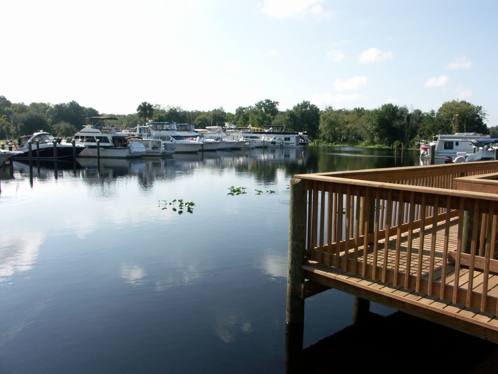 Big River Marina & Lodge Astor Bagian luar foto