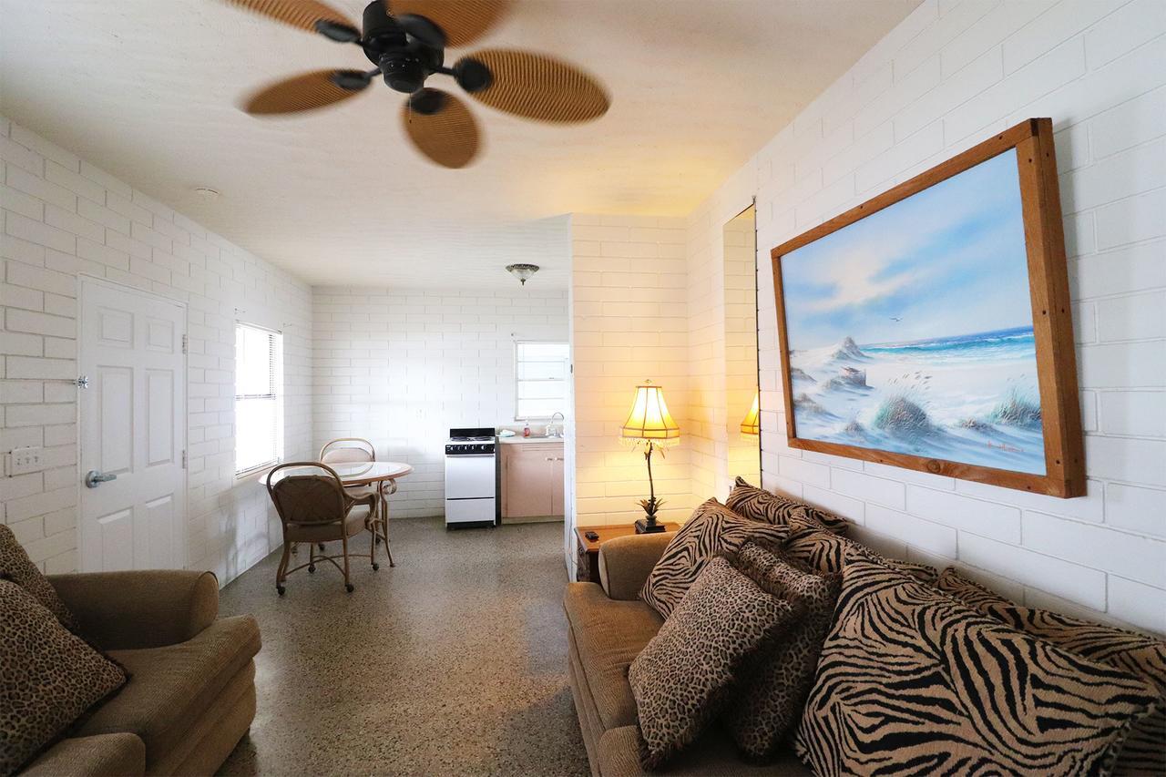 Big River Marina & Lodge Astor Bagian luar foto